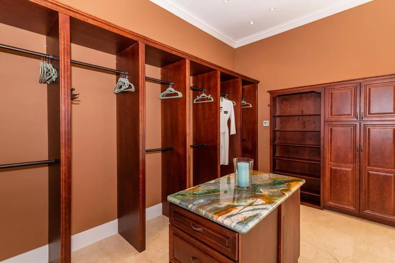Faroway Luxury Villa Half Way Pond 0*,  Cayman Islands